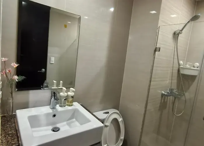 Classy Condotel Across Naia Terminal 3 *